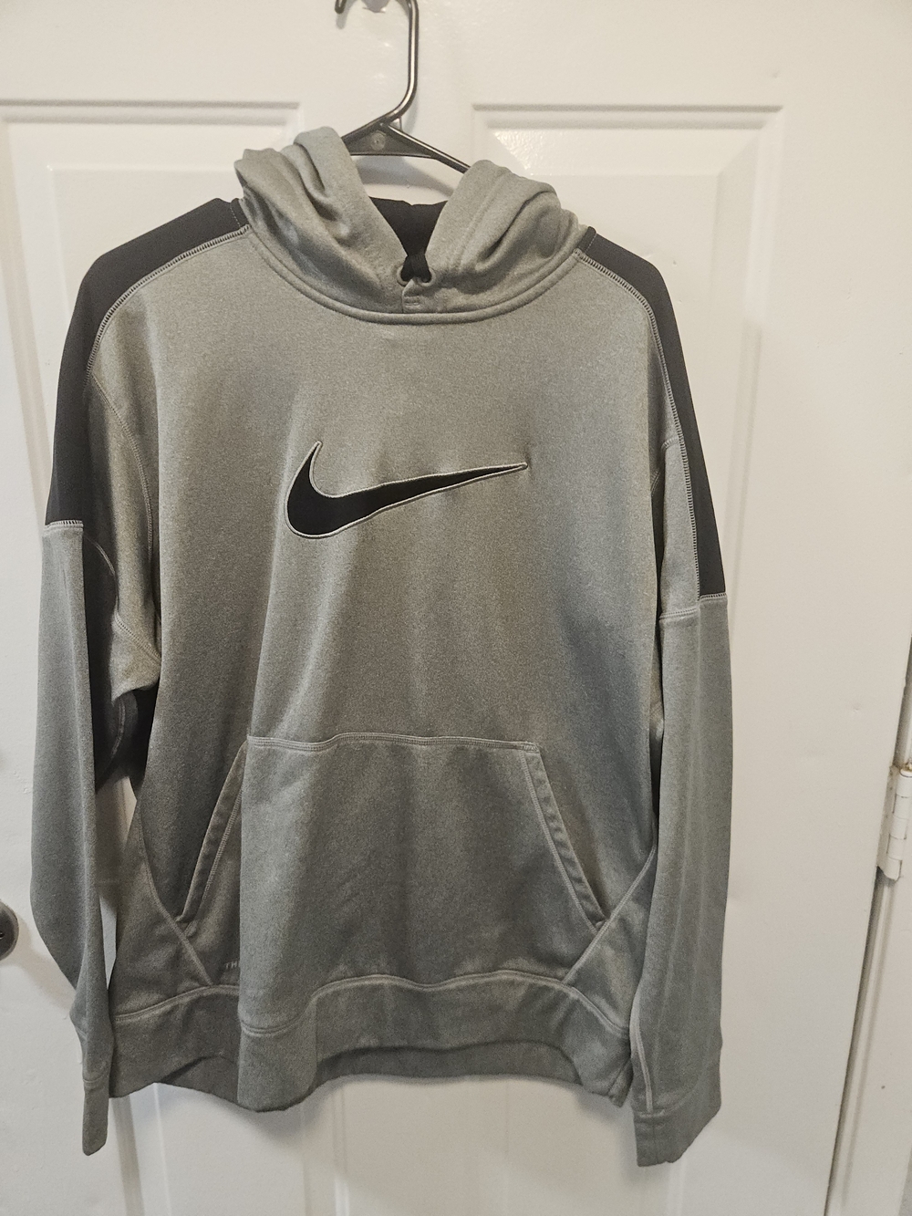 Nike Men's Gray Pullover Hoodie Sweatshirt